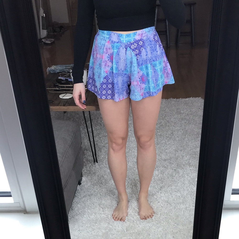 TOBI | Flowy Floral Shorts